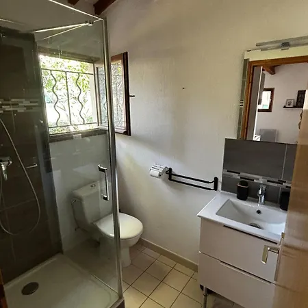 Maison Avec Terrasse Et Parking, à 350 M De La