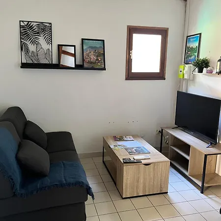 Maison Avec Terrasse Et Parking, A 350 M De La Saint-Martin-dʼArdèche